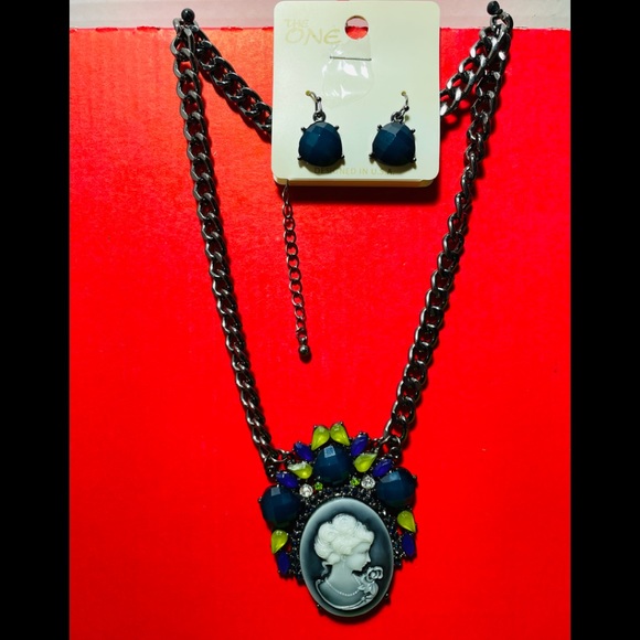 THE ONE Cameo 16" Necklace & Earring Set Costume Jewelry Fashion - Picture 3 of 4